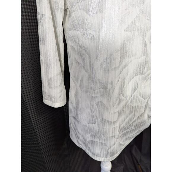 CHICO'S EASYWEAR! SUPER LIGHTWEIGHT, SILVER FLORAL ON WHITE, STRETCH TOP! SZ 6/8 - Picture 5 of 11